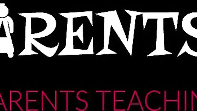 Redhead gives dirty oral😜 in the bathroom with milf