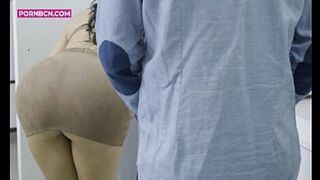 A recently divorced milf is so horny that she fucks the appraiser in the ex-husband's house. An ass and big tits Latina who wants hardcore anal sex and never stops squirting. PORNBCN 4K