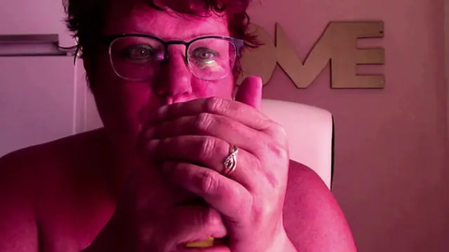 Horny🥵 Big Woman Ex-Spouse Fondles Herself Vaginally