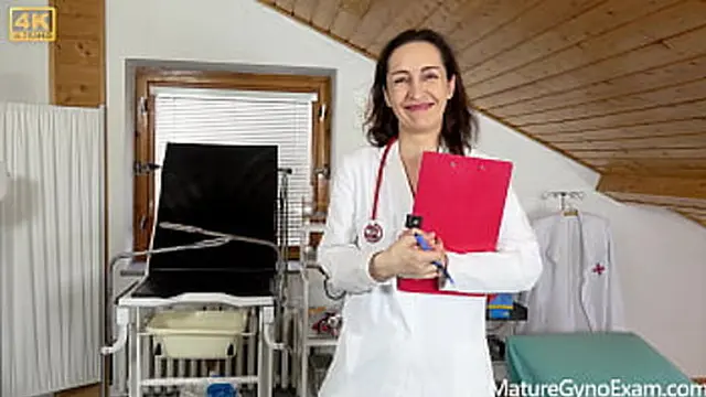 Dr Di Devi gets Foxy Rae begging for ′intimate pelvic exam′ with cumshot climax🚀