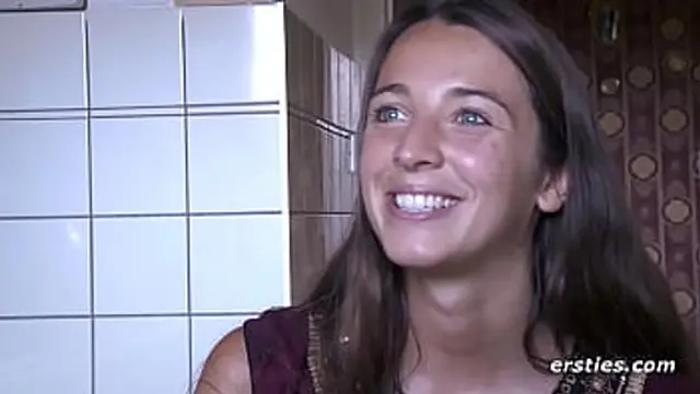 Fucking newbie fingerbangs her soaked snatch