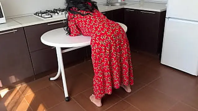 milf诱惑侄子，展示娇臀共度一夜肛交乐